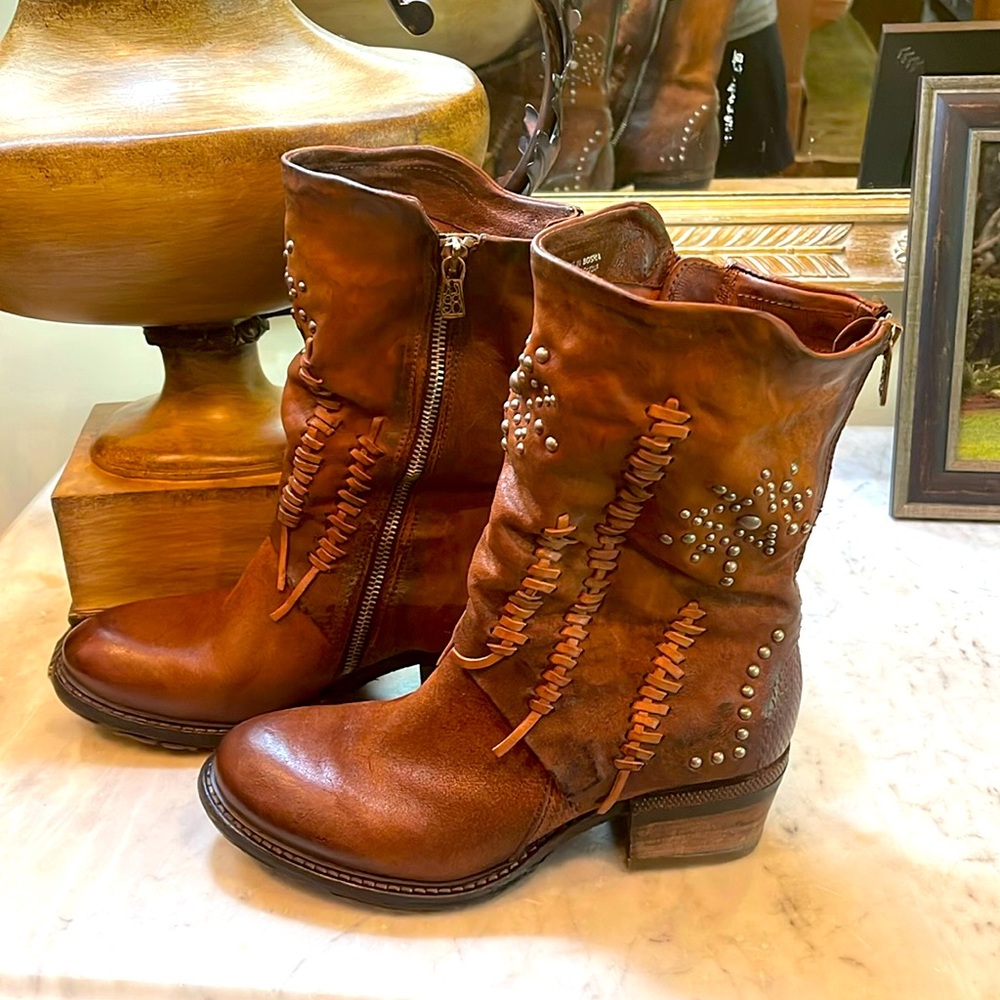 Worn once. AS 98 Clein Boot. Color: Castagna size: EU 38